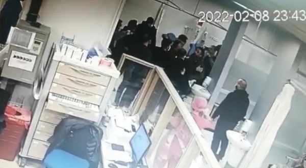 Kocaeli'de sağlık çalışanlarına saldırı: 2 kişi tutuklandı
