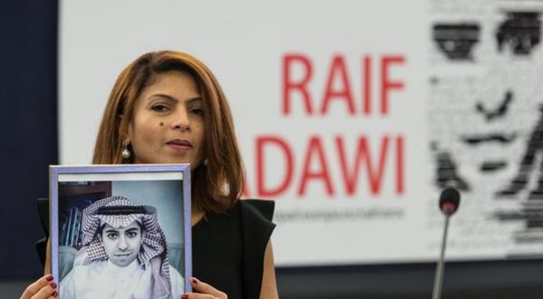 10 yıldır hapiste olan Suudi blog yazarı Bedevi serbest bırakıldı