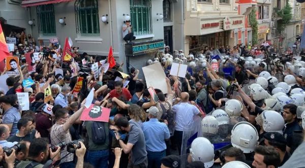 Gezi Parkı'nda düzenlenmek istenen anmaya polis engeli