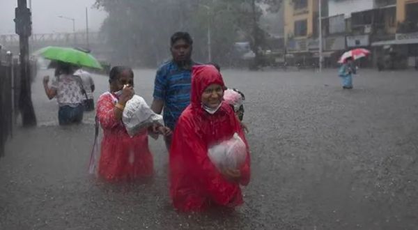 Hindistan ve Bangladeş'te sel felaketi: Milyonlarca kişi risk altında