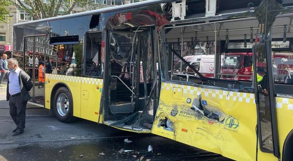 İstanbul'da otobüs ile tramvay çarpıştı: 6 kişi yaralandı