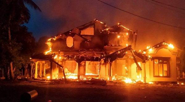 İstifa eden başbakanın evi ateşe verildi: 'İlk dominonun Türkiye olması bekleniyordu'