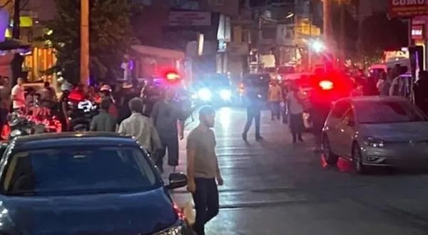 Karşıyaka tribün liderinin otomobili tarandı: 1 ölü, 1 yaralı
