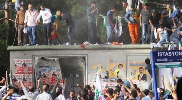 HDP mitingine saldırıda 10 polisin beraatine onama