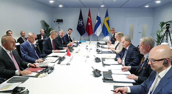 Türkiye, İsveç, Finlandiya ve NATO arasındaki 4'lü zirve Madrid'de başladı