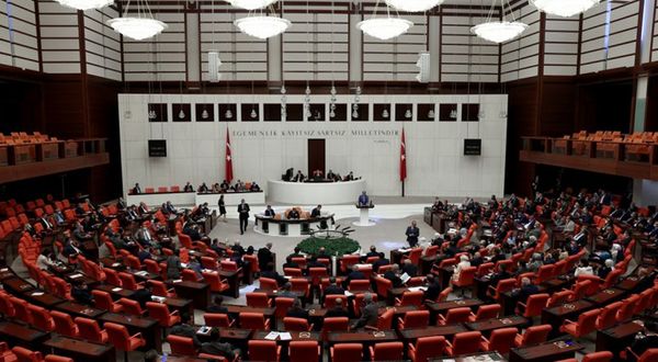 AKP’den öneri: 'Hakaret'te siyasi yasağa karşı yasa değişikliği yapılabilir