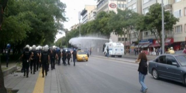 Ankara'daki Barış Yürüyüşü'ne polis saldırdı