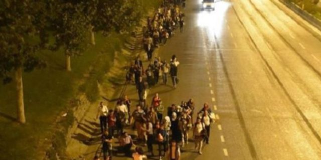 İstanbul'dan Edirne'ye yürüyen mültecilere polis müdahalesi