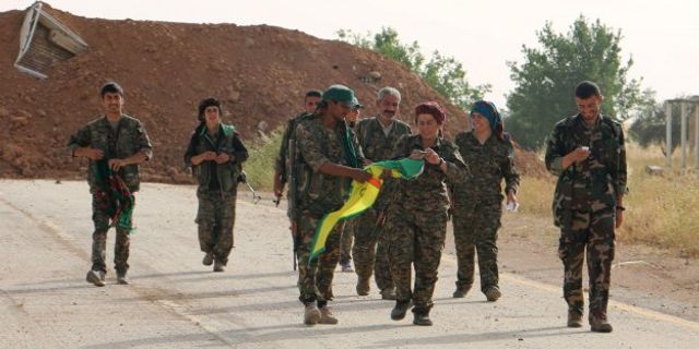 'Etnik temizlikle suçlanan Kürtler Tel Ebyad'da yeni yönetimi Arap, Türkmen ve Ermenilerle inşa etti'
