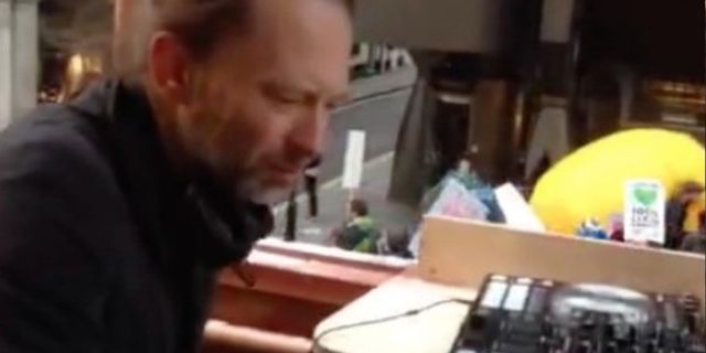 Londra'daki Birleşmiş Milletler İklim Konferansı protestosunda Thom Yorke DJ'lik yaptı