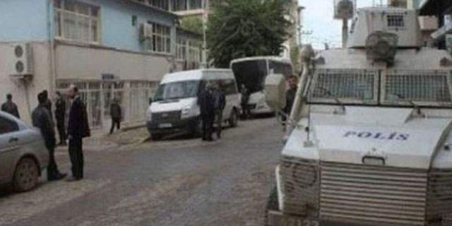 Cizre Belediyesi’ne polis baskını