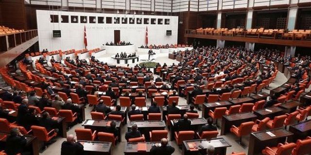 AKP’li bakanın ‘kafir Yunan’ şiiri mecliste tartışma yarattı