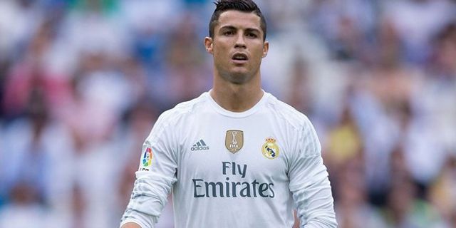 Ronaldo mahalle satın alıp bağışladı