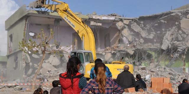 Silopi’de ‘acele kamulaştırma’ kararı sonrası evler yıkılıyor