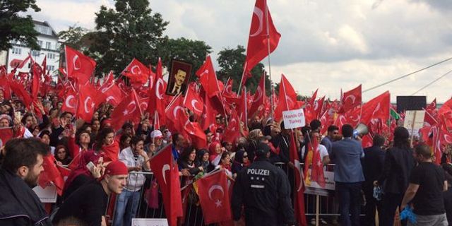 Almanya'da darbe karşıtı miting: Erdoğan’ın mesajı okundu