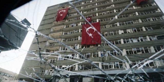 Independent: Türkiye'de kurumların içi boşaltılıyor