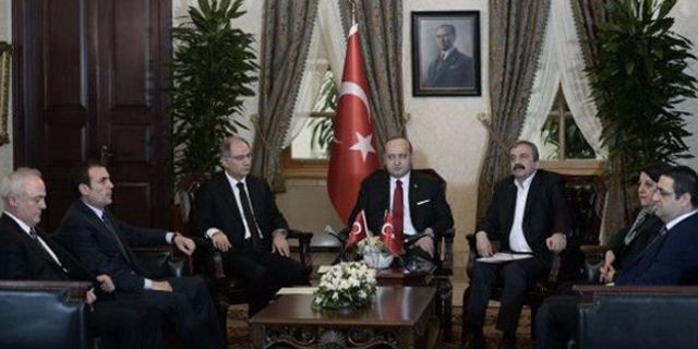 Sırrı Süreyya Önder “Dolmabahçe fotoğrafındaki herkes tasfiye olacak” demişti