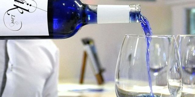 Dünyanın ilk mavi şarabı