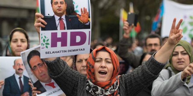 Tutuklu HDP milletvekilleri Anayasa görüşmelerinin durdurulmasını istedi