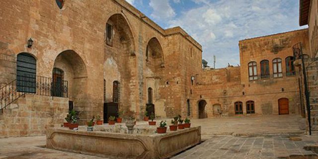 Urfa'da Süryanilere ait tek tarihi kilise İlahiyat Fakültesi Vakfı'na verildi