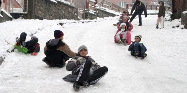 Dört ilde okullara kar tatili