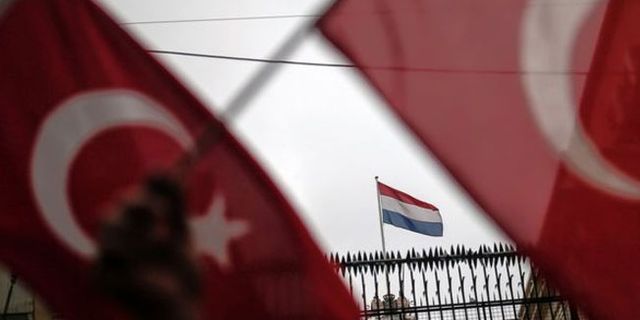 Türklerin Rotterdam mitingi iptal edildi