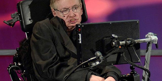 Yeni bir sese sahip olmak isteyen Hawking için ünlü isimler sıraya girdi