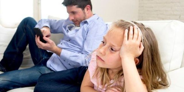 Akıllı telefonlar aile mutluluğunu olumsuz etkiliyor