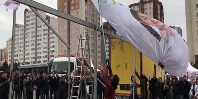 CHP'nin 'hayır' çadırı belediye ekipleri tarafından söküldü