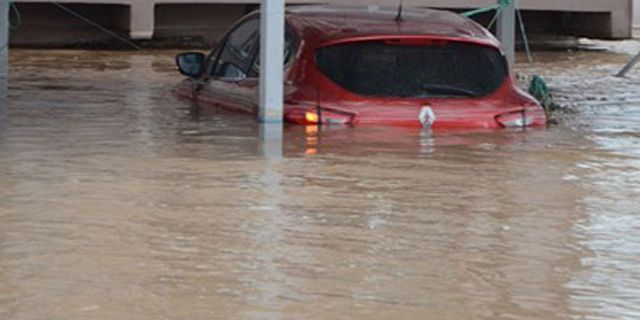 İstanbul Valiliği: Şiddetli yağıştan zarar görenler müracaatta bulunabilir