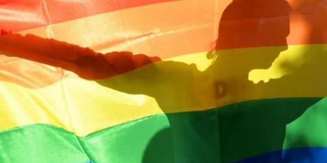 Nijerya'da eşcinsel erkeklere toplu gözaltı