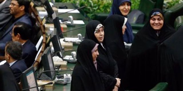 İran Cumhurbaşkanı Ruhani, tepkiler üzerine iki kadını yardımcılığına atadı