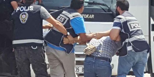 İzmir'de 'Vicdan ve Adalet Nöbeti'ne gelenler darp edildi