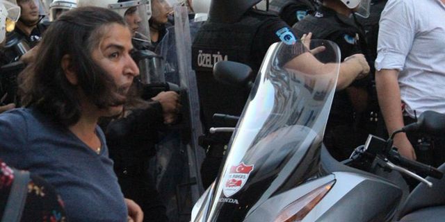 Kadıköy'de müdahale: Berkin Elvan'ın annesi de gözaltına alındı