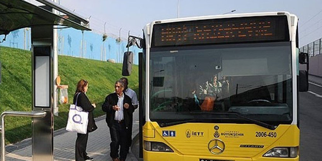 Halk otobüsünü durdurup namaz kılan şoföre 200 bilet ceza