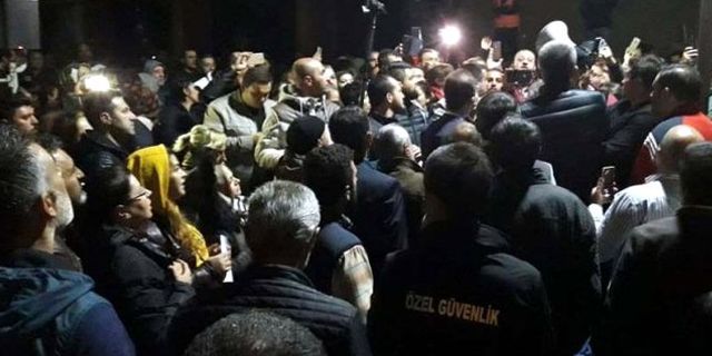 Ankara Büyükşehir Belediyesi önünde 'kadro' protestosu