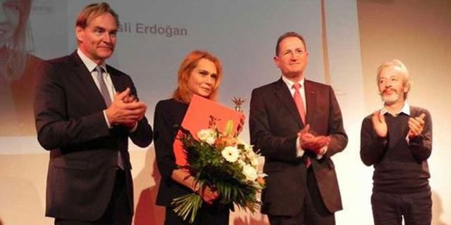 Aslı Erdoğan ve Deniz Yücel'e Basın Özgürlüğü Ödülü