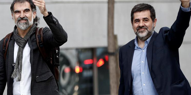 Bağımsızlığı destekleyen iki Katalan sivil toplum kuruluşu lideri tutuklandı