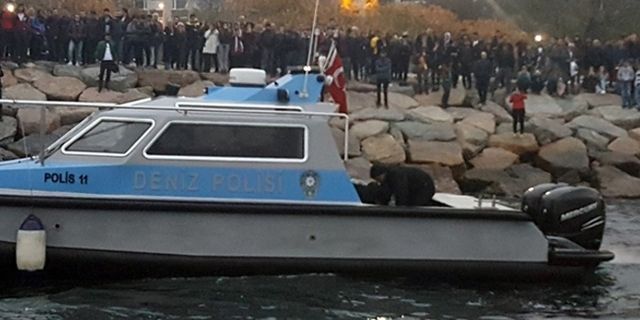 Kadıköy'de denize düşen bir kişi hayatını kaybetti