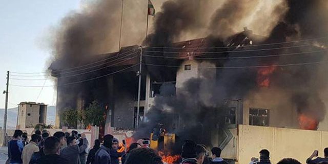 Süleymaniye'de KDP ve KYB binaları ateşe verildi