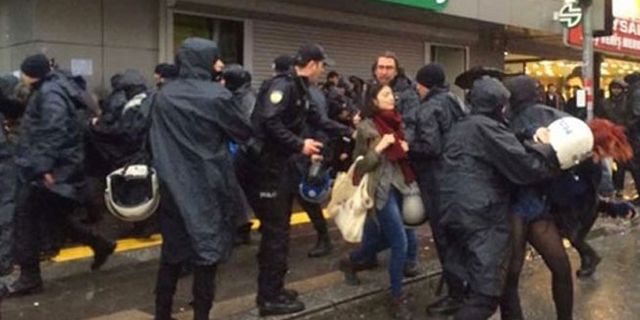 Ankara’da 8 Mart eylemine gazlı müdahale: Çok sayıda kadın gözaltına alındı