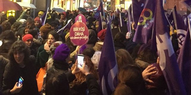 Binlerce kadın 8 Mart'ta Taksim'de bir araya geldi