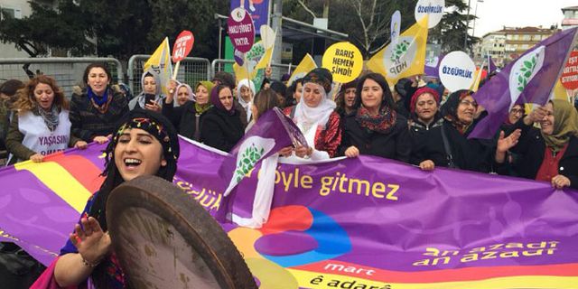 Kadınlar Bakırköy’de: Savaşa, OHAL’e, cinsiyetçiliğe karşı direniyoruz!