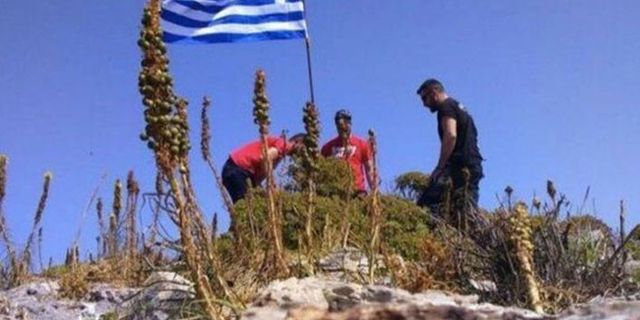 Atina 'Yunan bayrağı indirildi' açıklamasını yalanladı