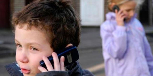 İlk ve orta dereceli okullarda cep telefonu kullanımı yasaklandı