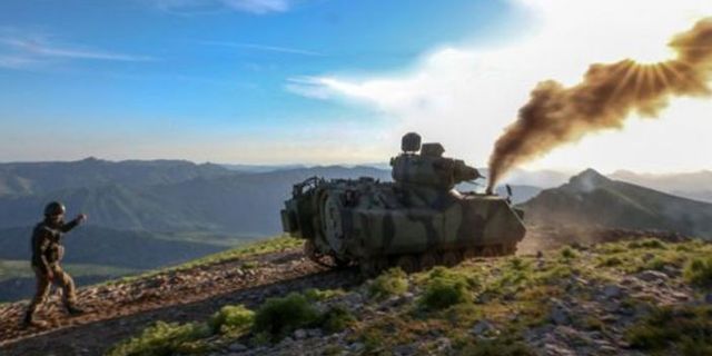 Times: Türkiye Kuzey Irak'taki Kürt milislere saldırıya hazırlanıyor