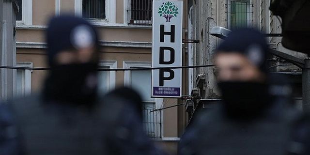 İzmir'de HDP yöneticilerine ev baskını: Gözaltılar var