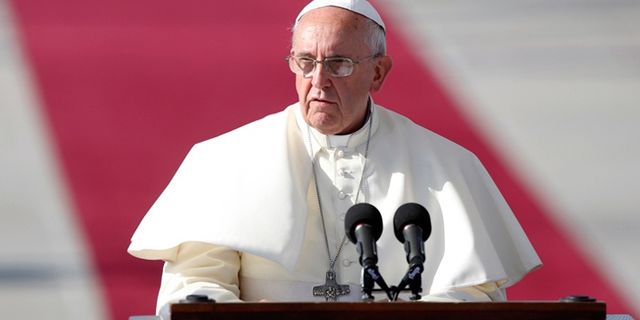 Papa: Eşcinsel rahip ve rahibeler görevden ayrılsın