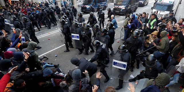 Katalonya'da İspanya karşıtı gösteri: 77 yaralı, 12 gözaltı