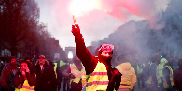 Macron'un önlem paketi Sarı Yeleklileri memnun etmedi